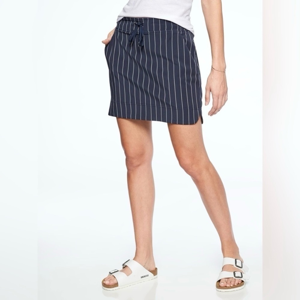 Athleta Stripe Midtown Skort Skirt Navy Blue Stripe size 4